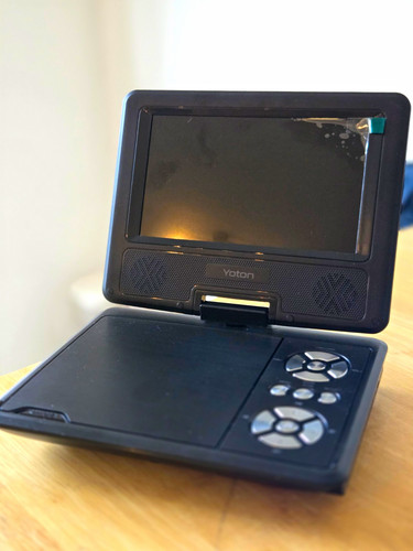 Yoton portable dvd - player, with