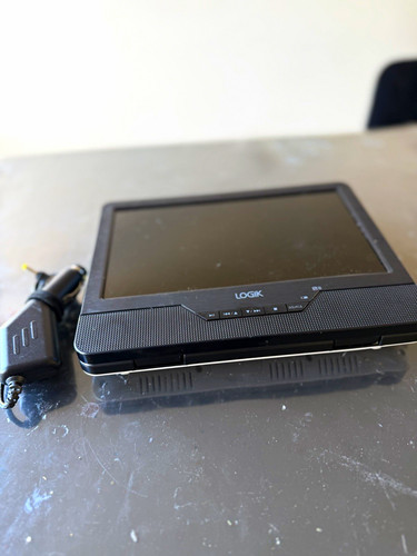 Logik portable dvd player - dvd, 9”
